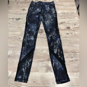 Animal print dark blue leggings